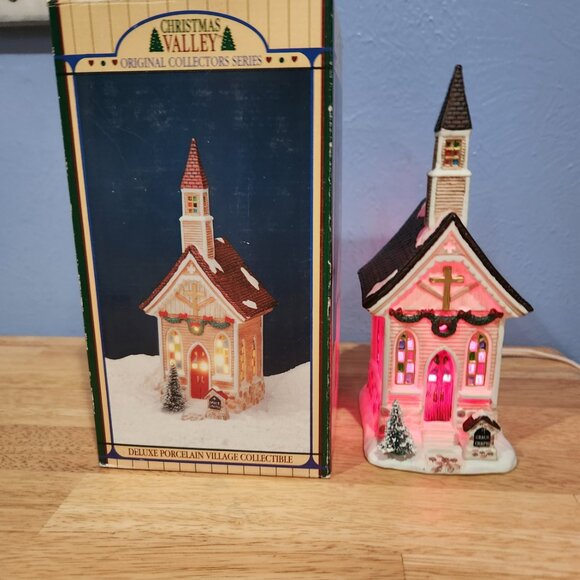 Vintage Christmas Valley Village Porcelain CHURCH GRACE CHAPEL House Lighted - Picture 2 of 10